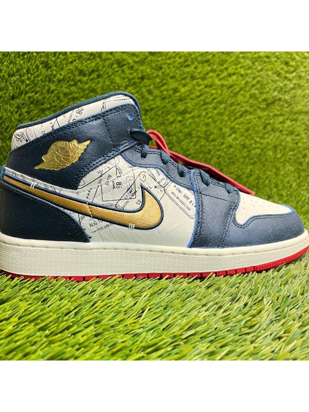 Nike Air Jordan 1 Mid Boys Size 6.5Y Blue White Athletic Leather Shoes Sneakers